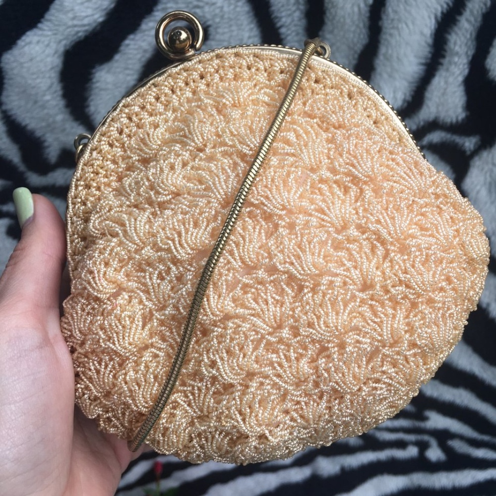 Vintage Cream & Gold Beaded Conch Mini Purse